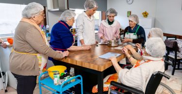 cozinha terapêutica que apoia doentes de Alzheimer