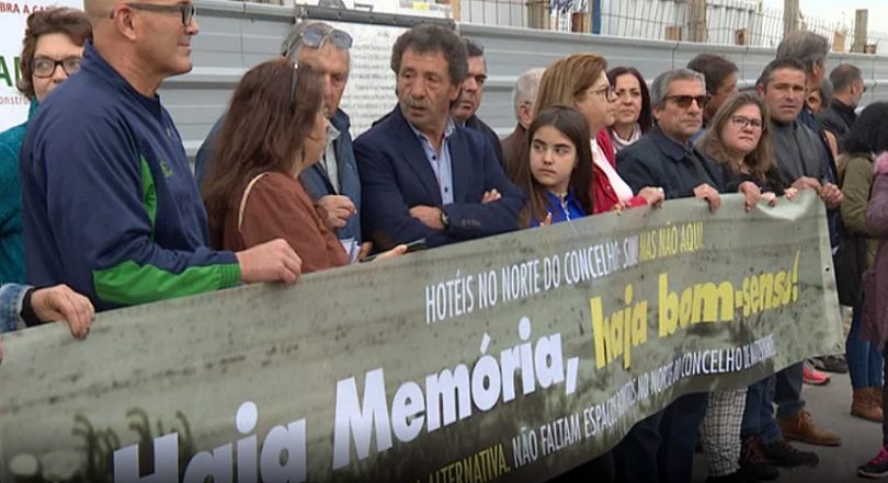 Moradores manifestaram-se contra a construção de um hotel na Praia da Memória