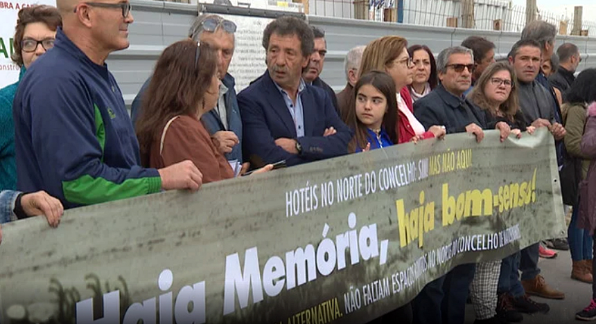 Moradores manifestaram-se contra a construção de um hotel na Praia da Memória