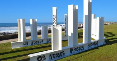 "A Linha do Mar" - Escultura de Cabrita Reis vandalizada em Leça da Palmeira