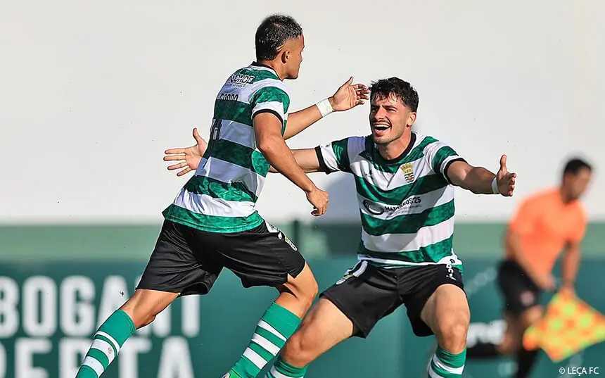 Garro festeja golo. Leça 1 - 0 Cinfães