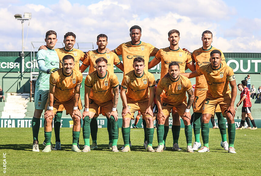 Equipa do Leça FC contra o União de Lamas